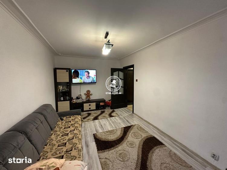 Apartament cu 3 camere decomandat în Tătărași