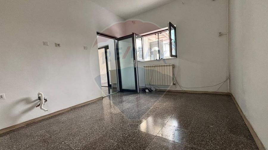Spațiu comercial, de 38 mp, în Casa de Cultură