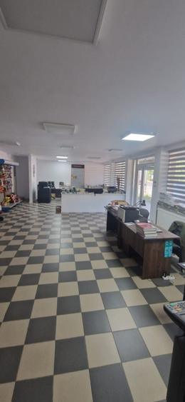 Spațiu comercial, de 400 mp, în Est