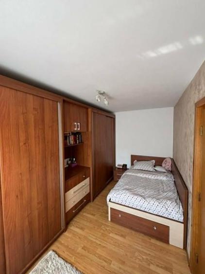 Apartament cu 2 camere, mobilat în Războieni