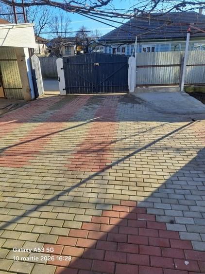 Casă individuală cu 4 camere cu Canalizare în Sud-Vest