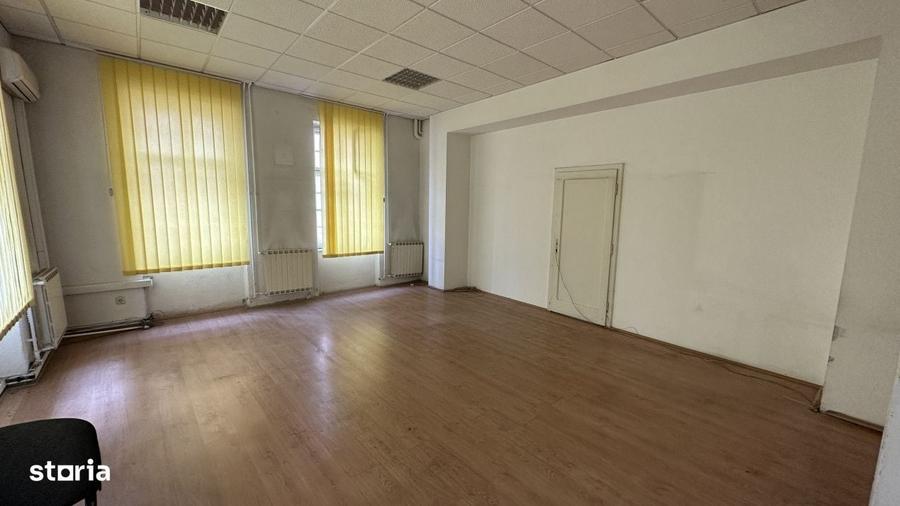 Apartament cu 4 camere în Central