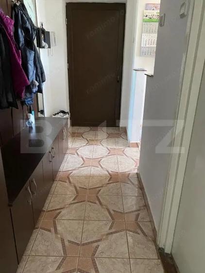 Apartament cu 3 camere semidecomandat, mobilat în Botizului