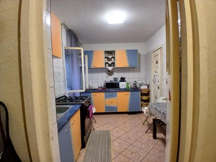Apartament cu 3 camere decomandat în Lujerului