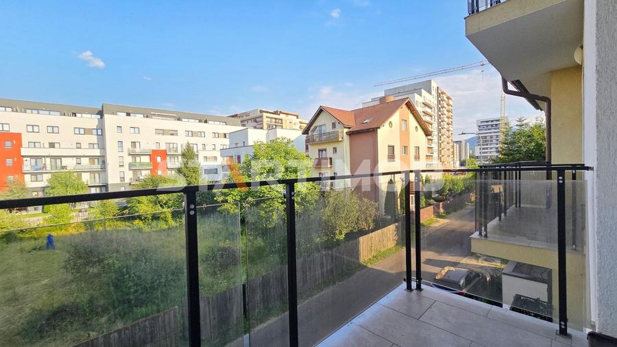 Apartament cu 3 camere decomandat, mobilat în Tractorul
