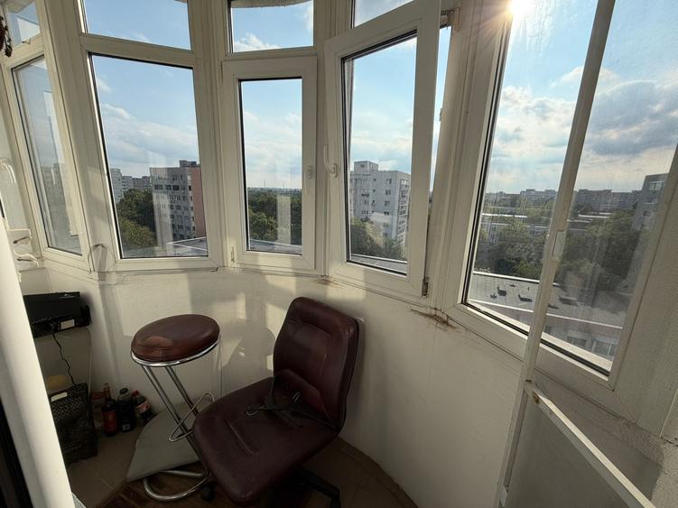 Garsonieră decomandată în Titan