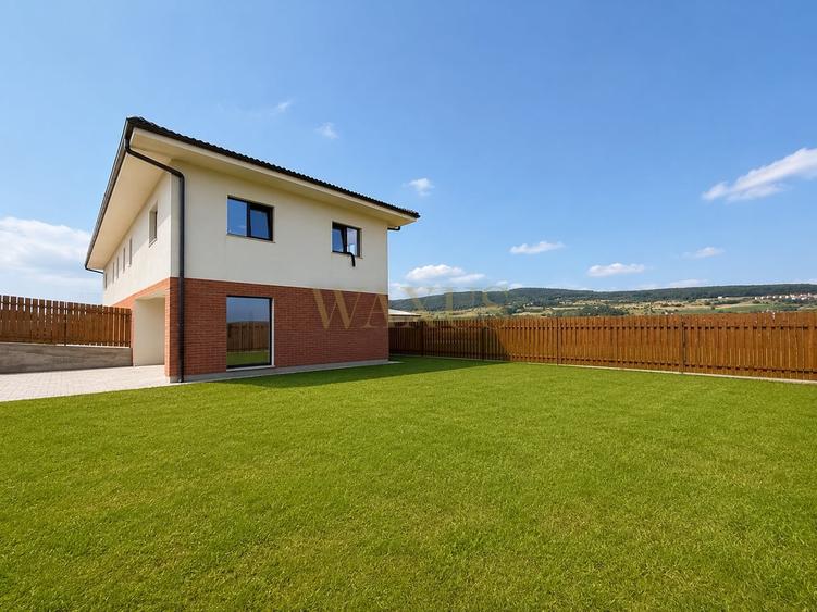 Duplex cu 4 camere cu Canalizare în Chinteni