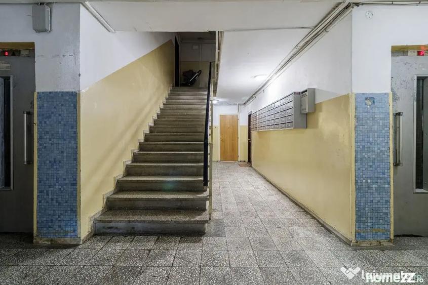 Apartament cu 3 camere semidecomandat în Drumul Taberei