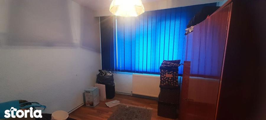 Apartament cu 3 camere decomandat în Drumul Taberei — fotografia 2