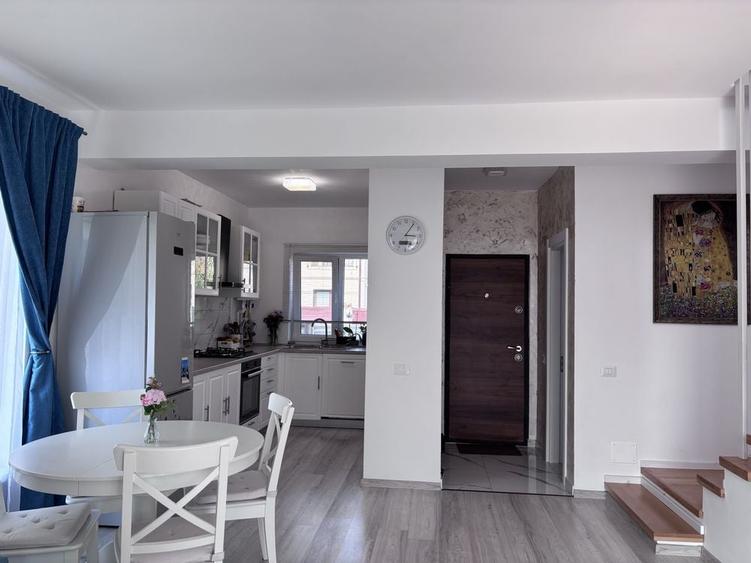Casă cu 4 camere în Berceni