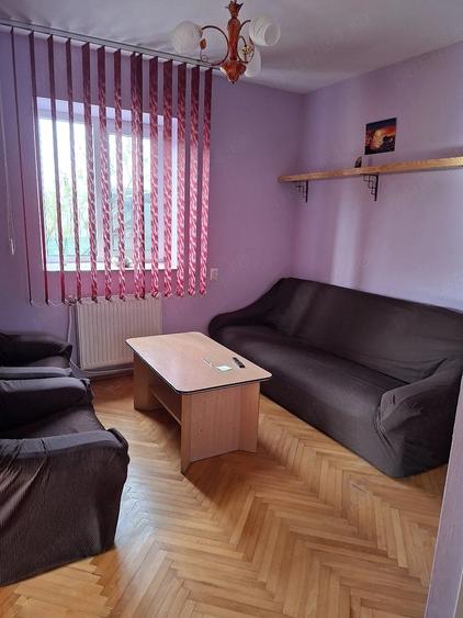 Apartament cu 3 camere semidecomandat în Calea Turzii