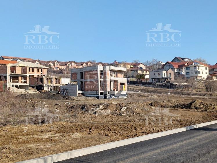 Casă individuală cu 4 camere cu Canalizare în Dâmbul Rotund