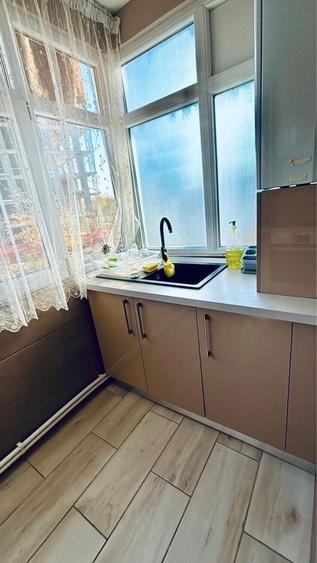 Apartament cu 3 camere decomandat în Sărari