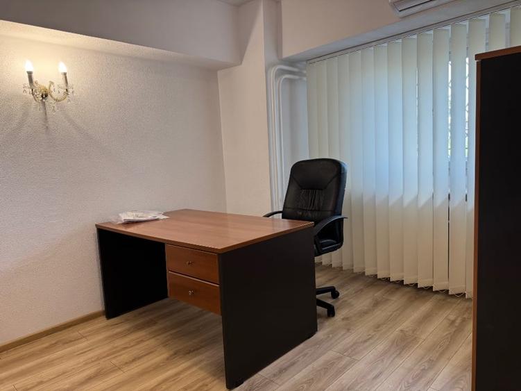 Apartament cu 3 camere decomandat, mobilat în Decebal