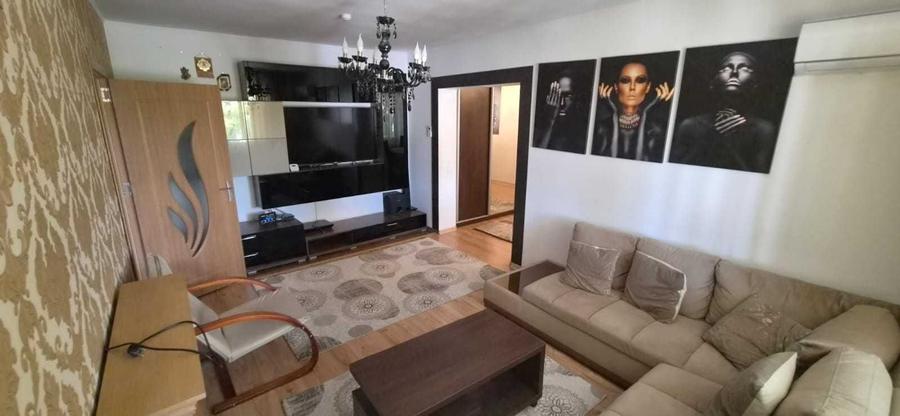 Apartament cu 3 camere semidecomandat în Central
