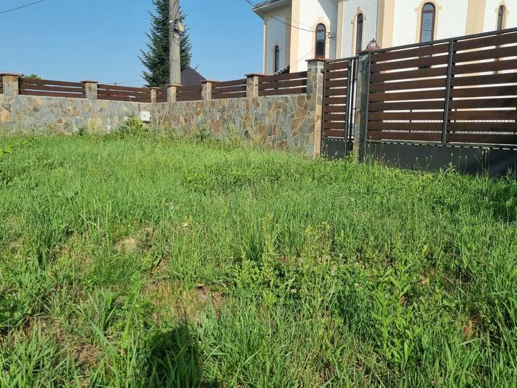 Teren de 1100 mp, în Gârdani