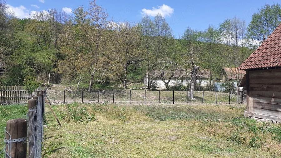 Casa traditionala+teren 640 mp de vanzare la munte, in localitatea Tarcaita, langa Beius - 1