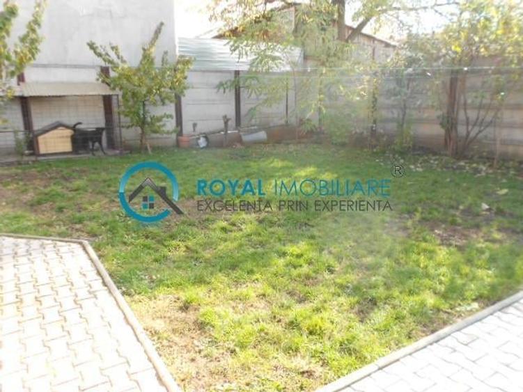 Casă individuală cu 9 camere cu Canalizare în Poștei - Bucov