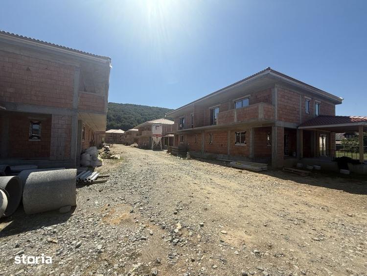 Casă cu 5 camere cu Teren 250 Mp în Gilău