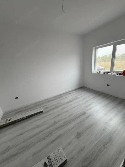 Casă cu 5 camere cu Teren 305 Mp în Remetea Mare