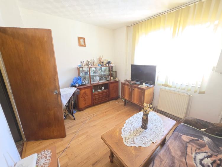 Apartament cu 2 camere semidecomandat în Craiter