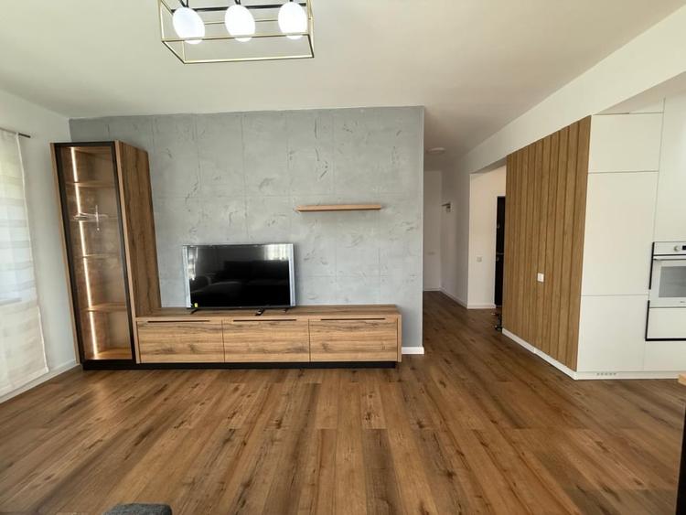 Apartament cu 2 camere semidecomandat, mobilat în Baciu