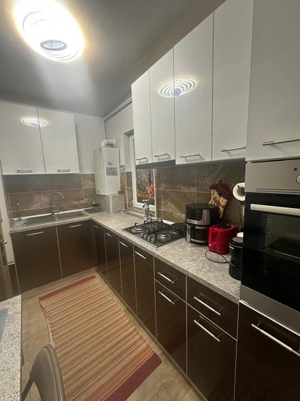 Apartament cu 2 camere decomandat, mobilat în Metalurgiei