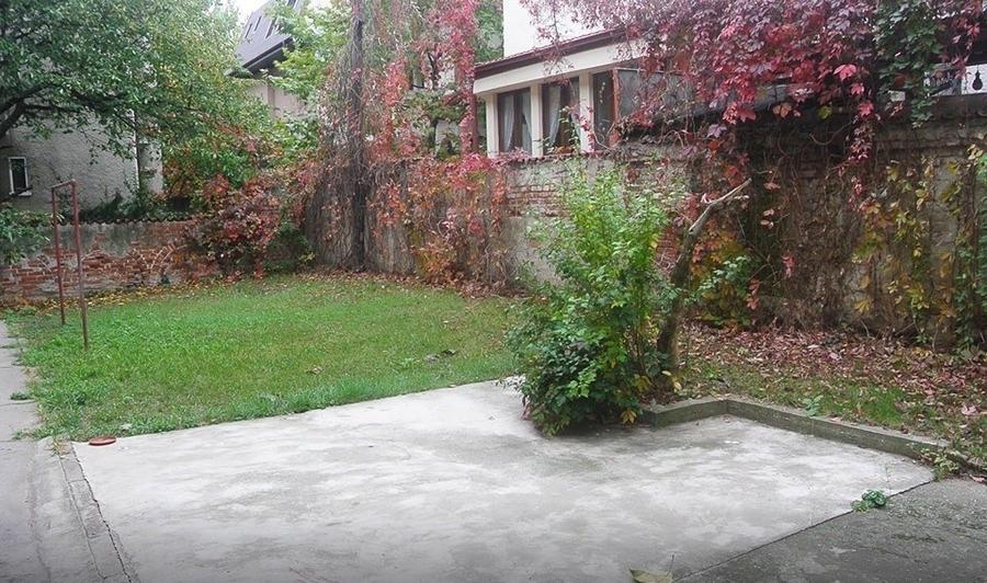 Casă cu 8 camere cu Garaj în Primăverii