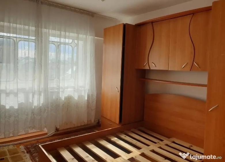 Apartament cu 3 camere decomandat în Obcini