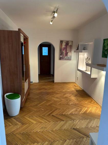 Apartament cu 3 camere decomandat în 13 Septembrie