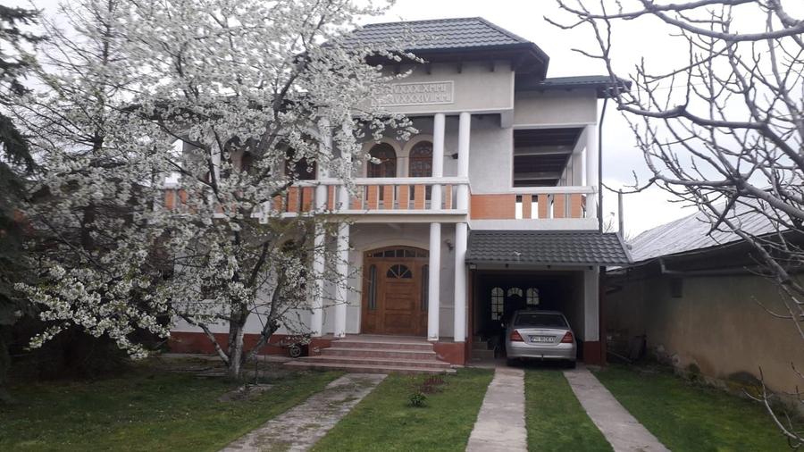 Casă cu 4 camere în Ariceștii Rahtivani