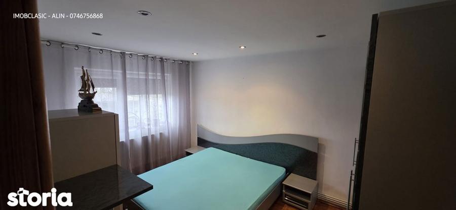 Apartament cu 3 camere decomandat în Micro 6