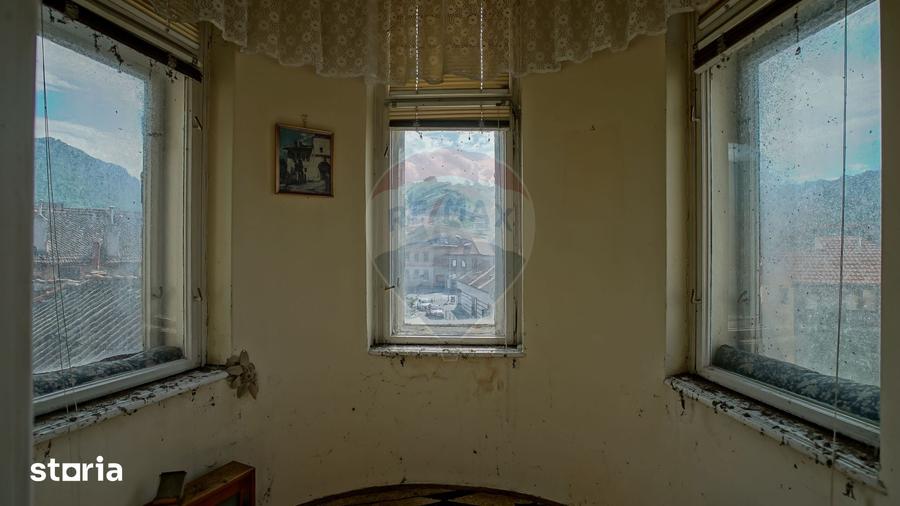 Casă cu Teren 1048 Mp în Centrul Istoric
