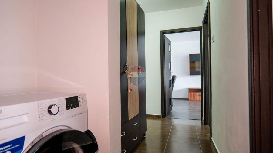 Apartament cu 3 camere decomandat, mobilat în Periferie