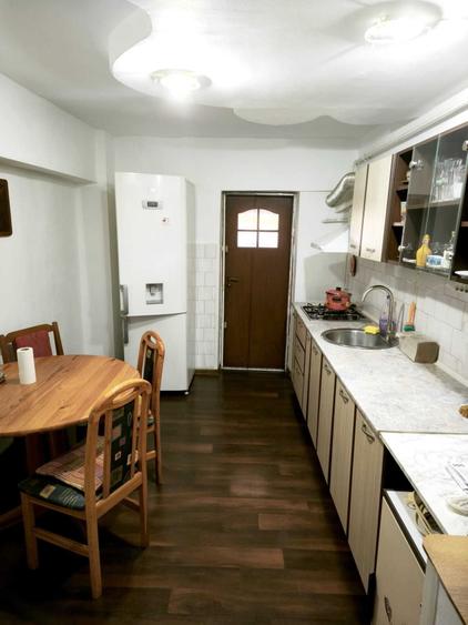 Apartament cu 3 camere decomandat în Crihala