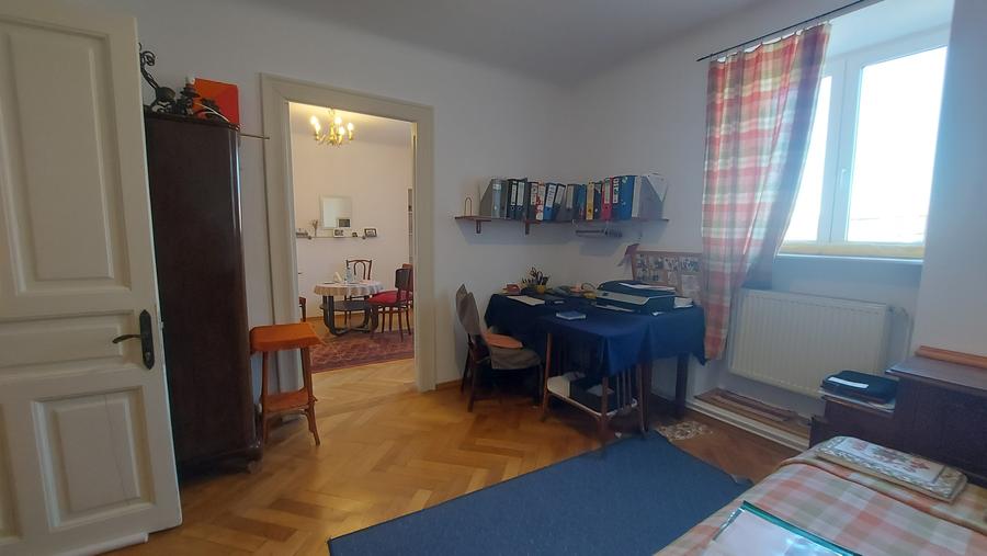 Apartament cu 5 camere decomandat în P-ța Unirii