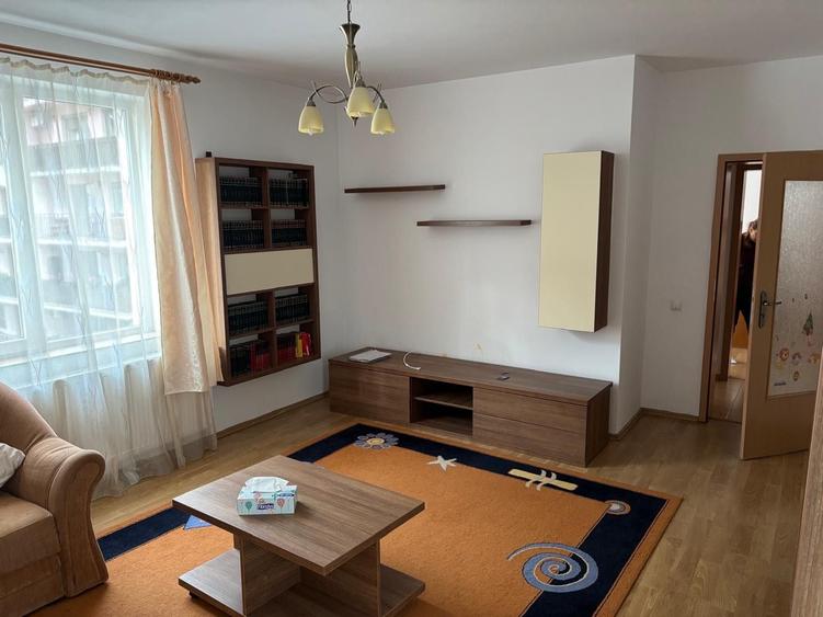 Casă cu 2 camere decomandat în Turnișor