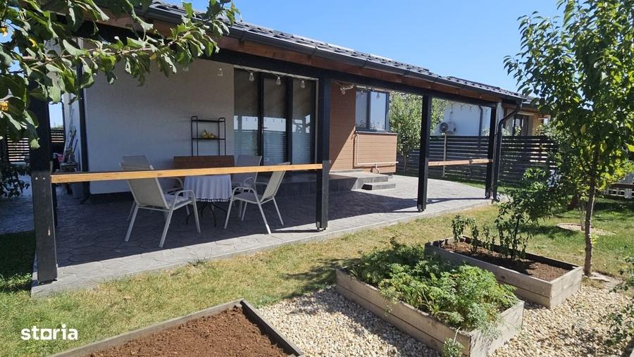 Casă cu 4 camere cu Teren 338 Mp în Tunari