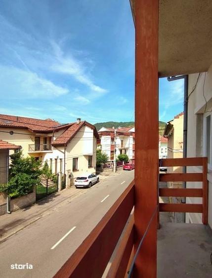 Casă cu 4 camere cu Teren 160 Mp în Central