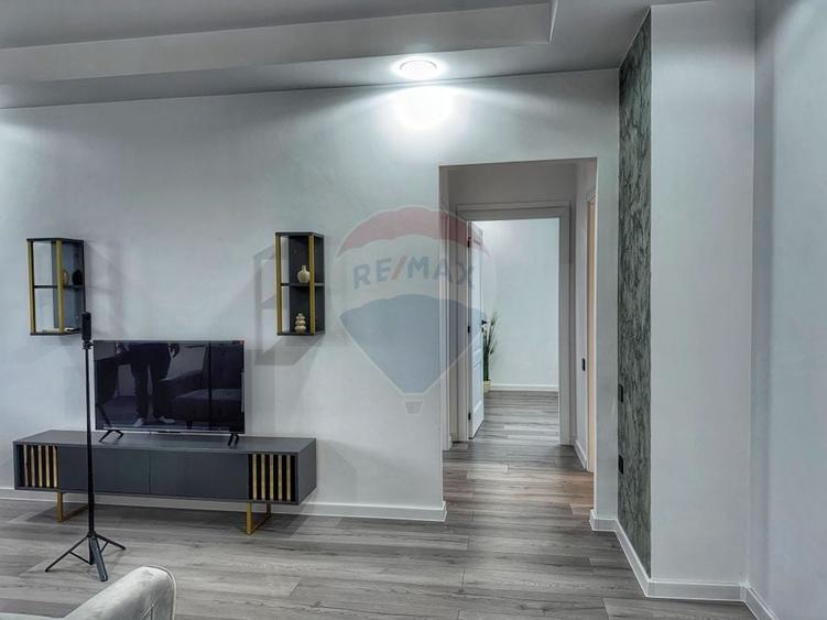 Apartament cu 3 camere semidecomandat, mobilat în Ștefăneștii de Jos