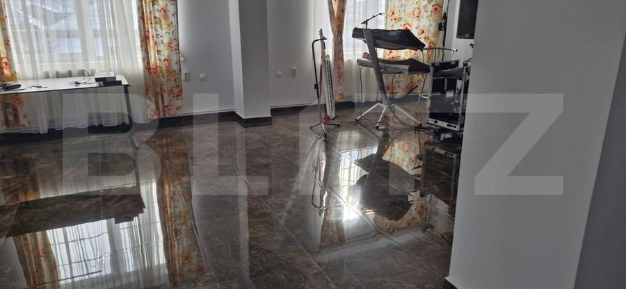 Spațiu comercial, de 300 mp, în Pucioasa