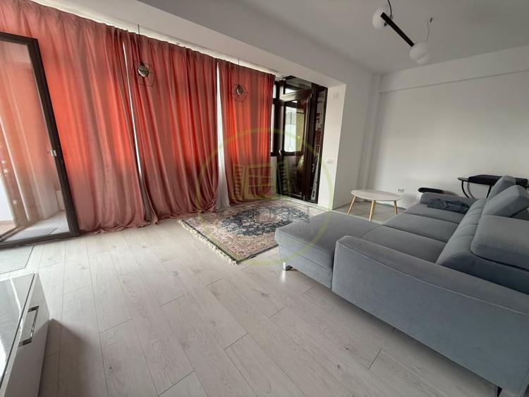 Apartament cu 3 camere decomandat, mobilat în Central