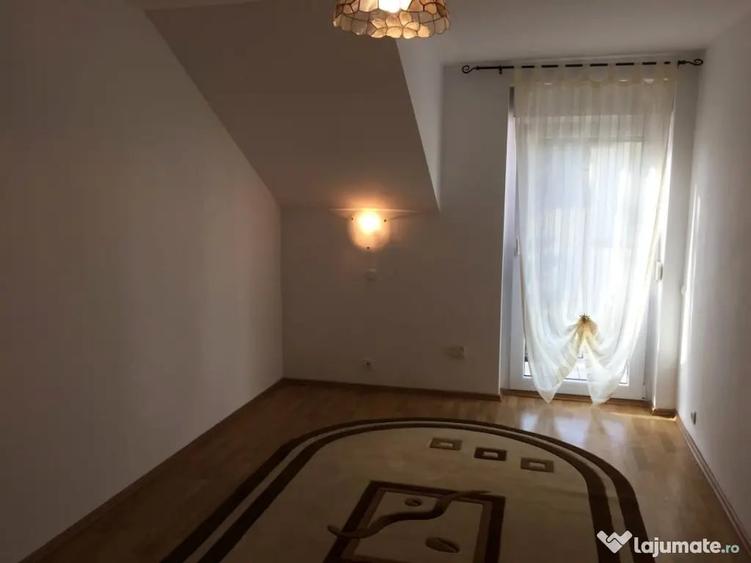 Casă cu 6 camere cu Teren 329 Mp în Trei Stejari