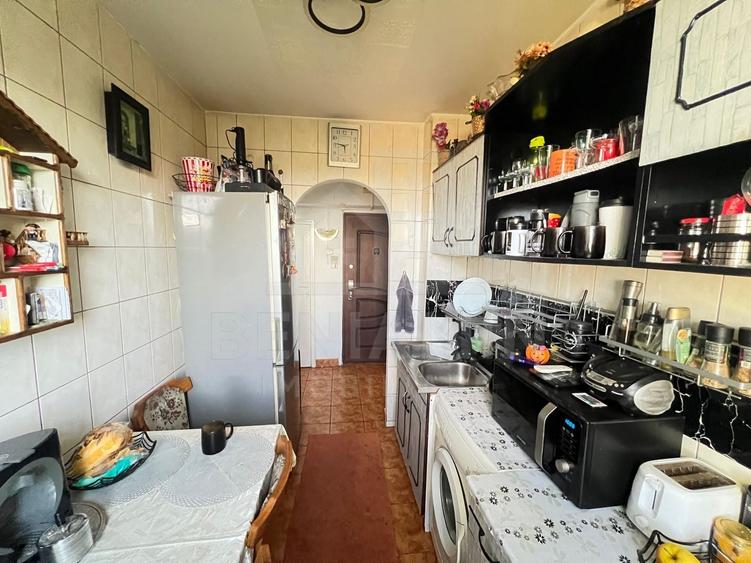 Apartament cu 2 camere semidecomandat, mobilat în Astra