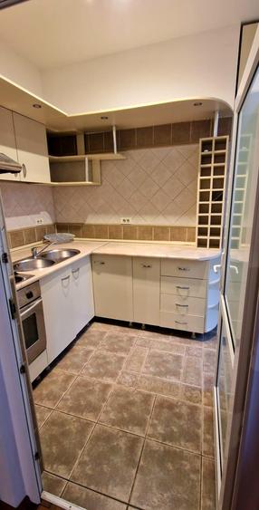 Apartament cu 3 camere decomandat, mobilat în Armeneasca