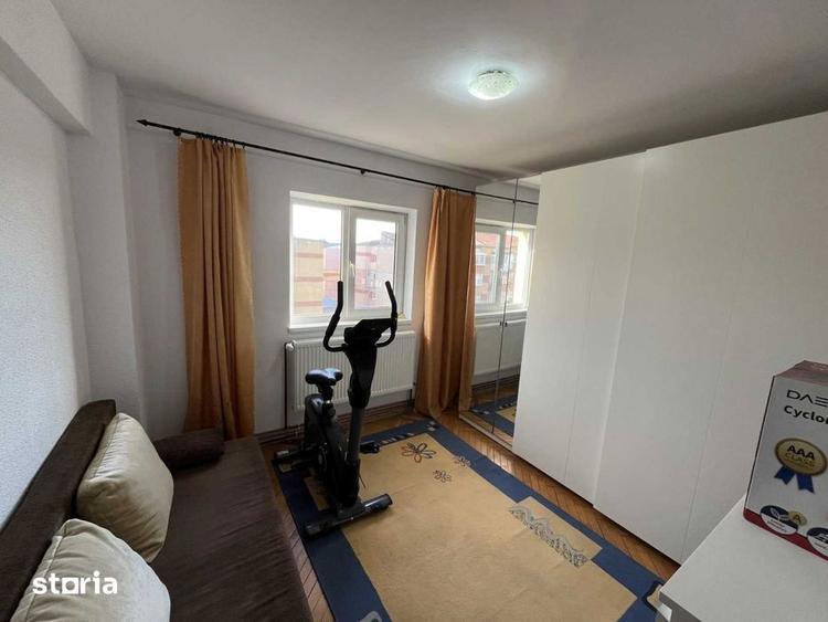 Apartament cu 3 camere decomandat, mobilat în Cetate — fotografia 1