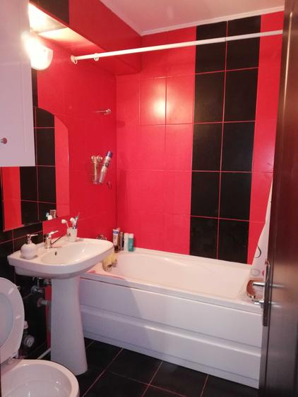 Apartament cu 2 camere semidecomandat în Corbu Nou