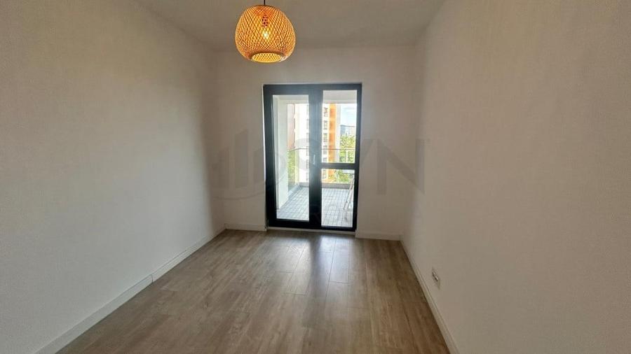 Apartament cu 3 camere semidecomandat în Domenii