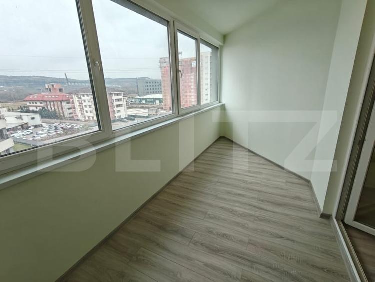 Apartament cu 3 camere semidecomandat, mobilat în Florești