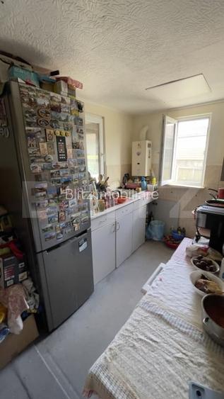Casa 50 mp, 2.200 mp teren intravilan, zona Hintesti